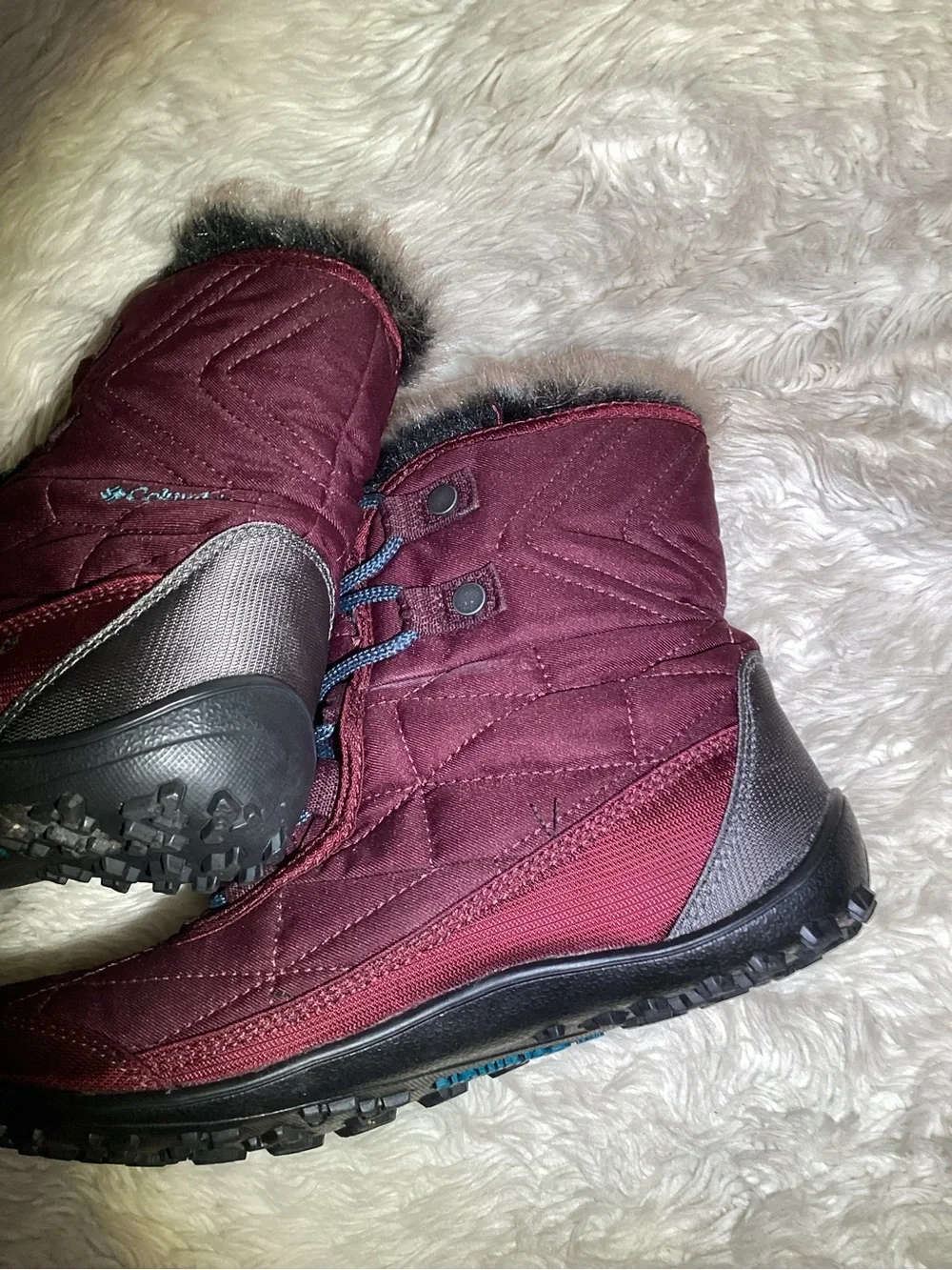 Columbia Women's minx shorty lll Maroon Winter Boots with Teal Laces side 7.5